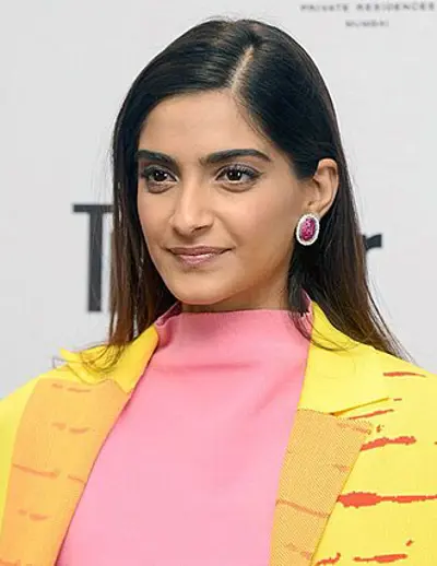 1985 sonam kapoor indian model and actress 06 09