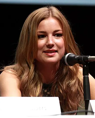 1986 emily vancamp canadian actress 05 12
