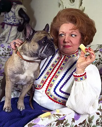 1986 hermione baddeley english actress born 1906 08 19
