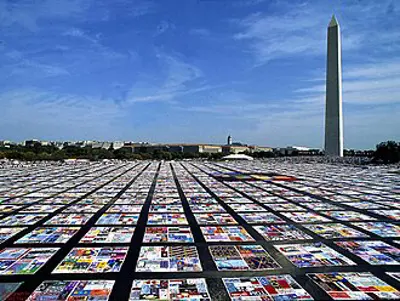 1987 the aids memorial quilt is first displayed during the second 10 11