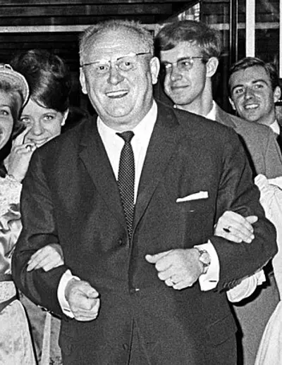 1988 gert frobe german actor and singer born 1913 09 05
