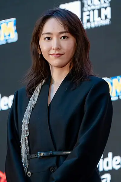 1988 yui aragaki japanese actress voice actress singer songwri 06 11