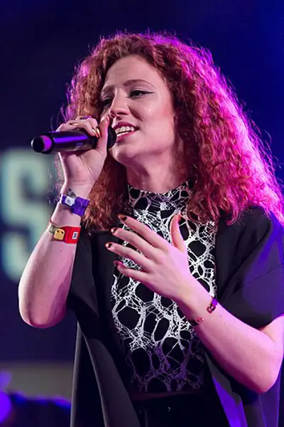1989 jess glynne english singer songwriter 10 20