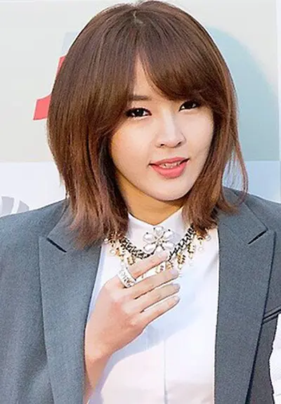 1990 jeon ji yoon south korean singer songwriter and dancer 10 15