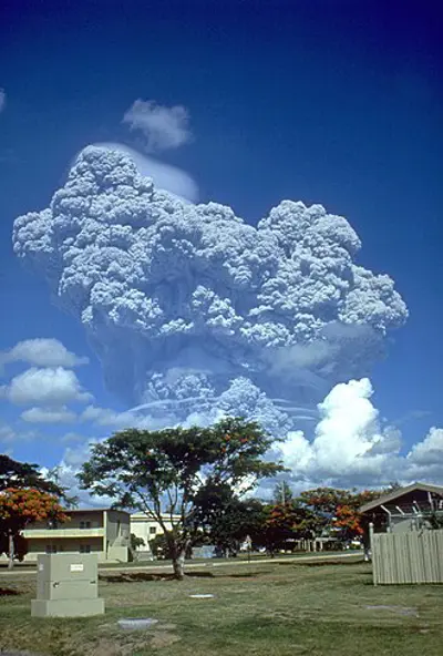 1991 an eruption of mount pinatubo pictured in the philippines 06 15