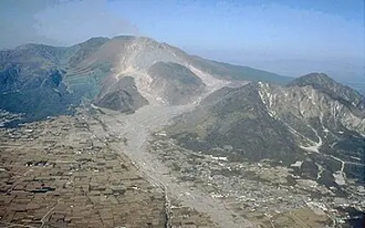 1991 mount unzen erupts in kyushu japan killing 43 people all 06 03