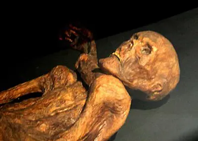 1991 otzi the iceman is discovered in the alps on the border betw 09 19
