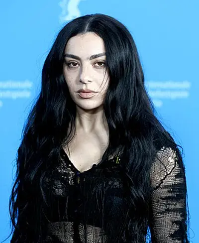 1992 charli xcx english singer songwriter 08 02
