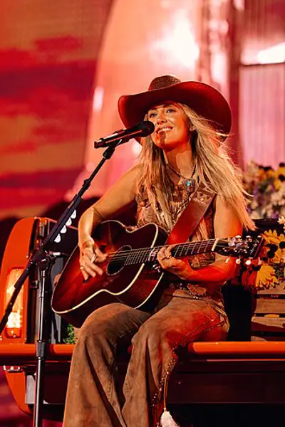1992 lainey wilson american singer songwriter 05 19