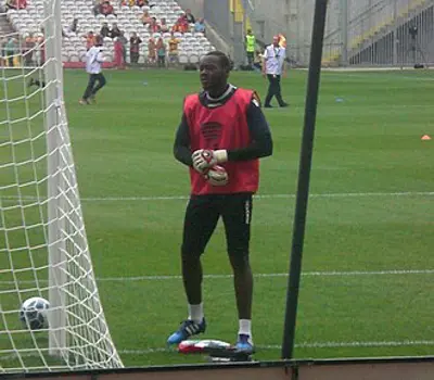 1992 riffi mandanda congolese footballer 10 11