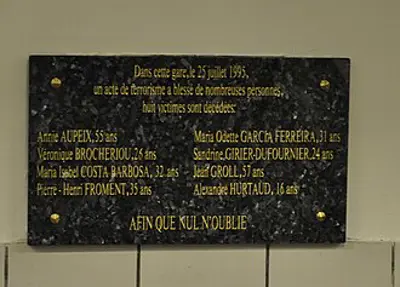 1995 a gas bottle explodes in saint michel station of line b of t 07 25