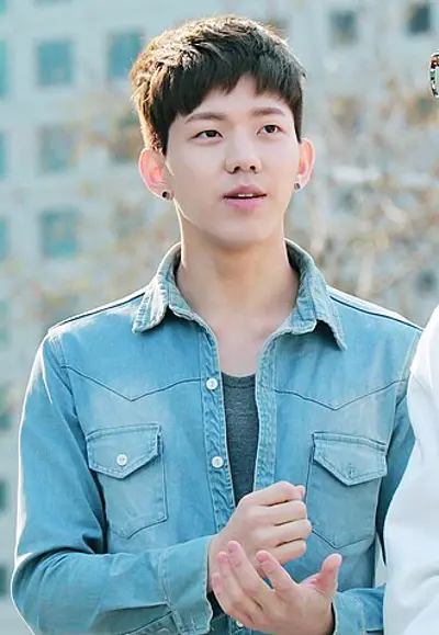 1995 dowoon south korean musician 08 25