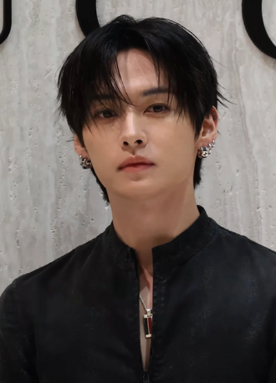 1998 lee know south korean singer 10 25
