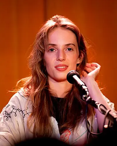 1998 maya hawke american actress 07 08
