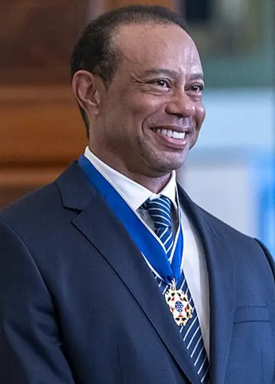 2000 american golfer tiger woods wins the 82nd pga championship a 08 21