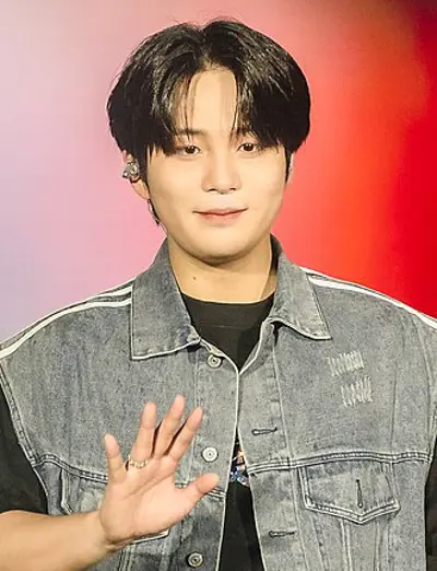 2000 jongho south korean singer and actor 10 12