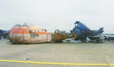 2000 singapore airlines flight 006 collided with construction equ 10 31