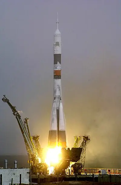 2000 soyuz tm 31 launches carrying the first resident crew to th 10 31