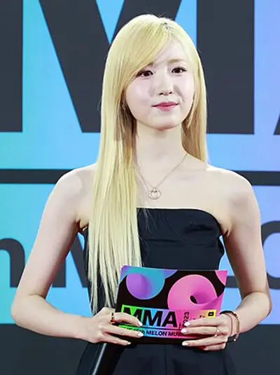 2001 hitomi honda japanese singer based in south korea 10 06