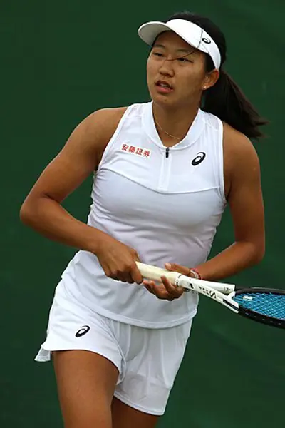 2001 moyuka uchijima japanese tennis player 08 11