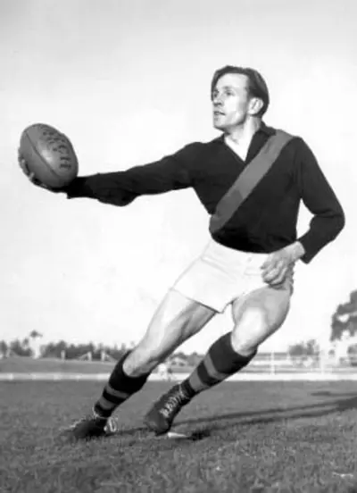 2002 dick reynolds australian footballer and coach born 1915 09 02