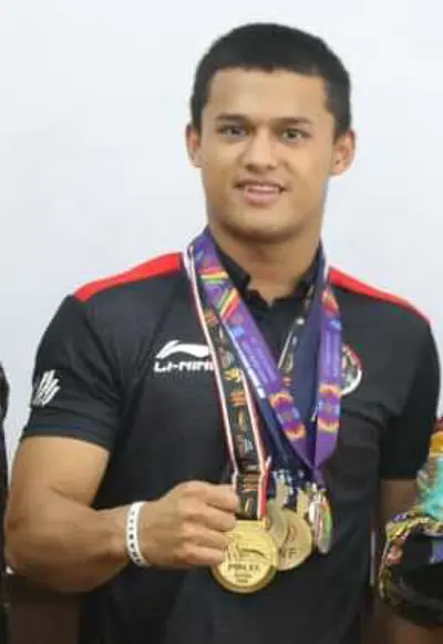2003 rizki juniansyah indonesian weightlifter 06 17