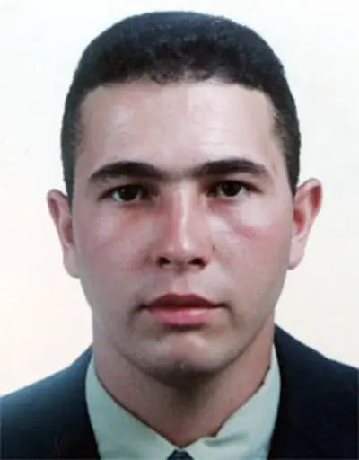2005 jean charles de menezes is killed by police as the hunt begi 07 22