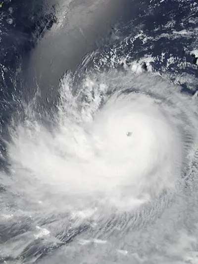 2006 typhoon ewiniar made landfall in south korea causing damage 07 10