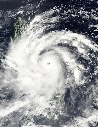 2006 typhoon xangsane passes over manila after impacting parts of 09 28