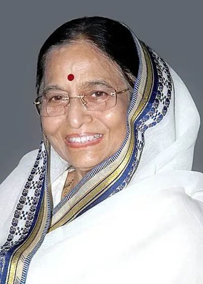 2007 pratibha patil is sworn in as indias first female president 07 25
