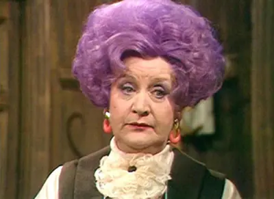 2009 mollie sugden english actress born 1922 07 01