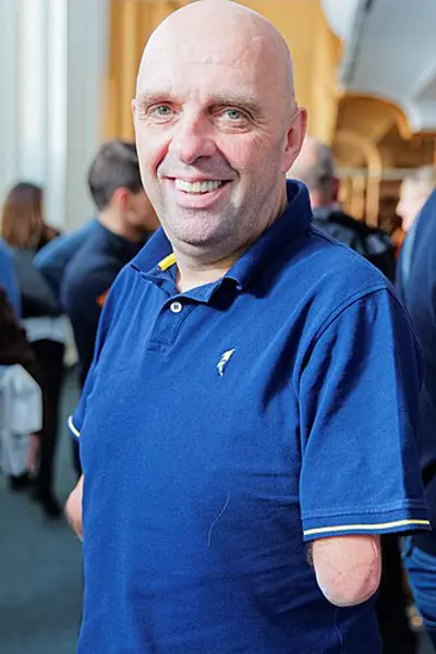 2010 philippe croizon becomes the first quadruple amputee to swim 09 18