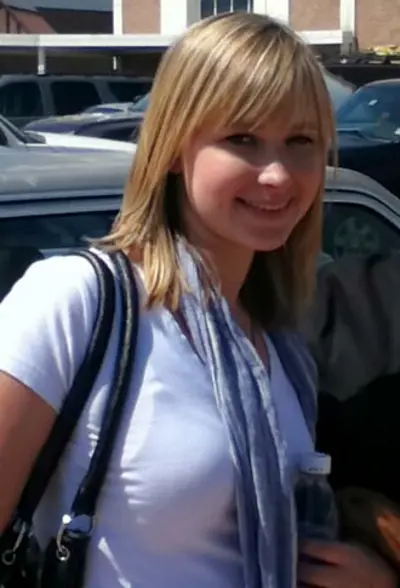 2010 sixteen year old abby sunderland was rescued after her boat 06 12