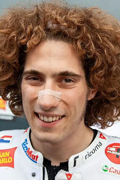 2011 motorcycle racer marco simoncelli dies in a racing accident 10 23