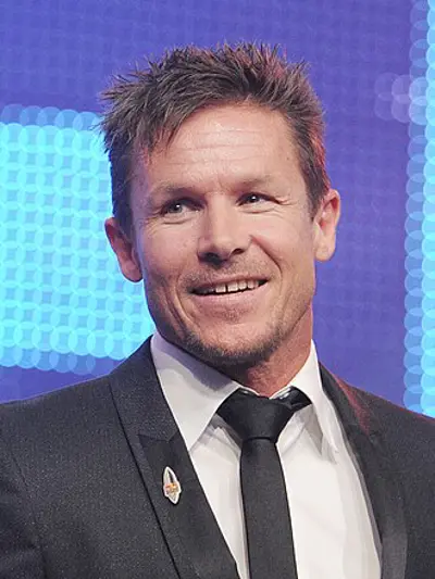 2012 felix baumgartner successfully jumps to earth from a balloon 10 14