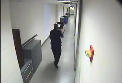 2013 a gunman kills twelve people at the washington navy yard in 09 16
