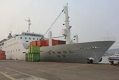 2014 the ferry mv sewol capsized and sank off donggeochado south 04 16