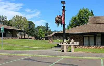 2015 a gunman kills nine people at a community college in oregon