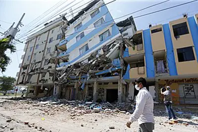 2016 ecuadors worst earthquake in nearly 40 years kills 676 and 04 16