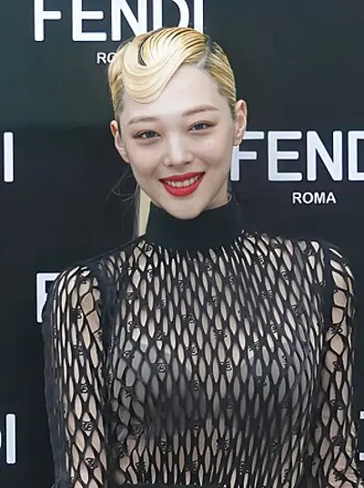 2019 sulli south korean actress singer and model born 1994 10 14