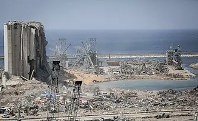 2020 beirut port explosion at least 220 people are killed and ov 08 04