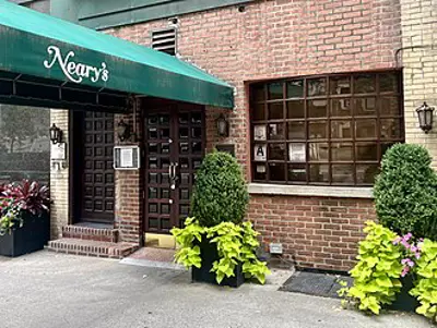 2024 nearys a new york city irish pub popular with political el 07 19