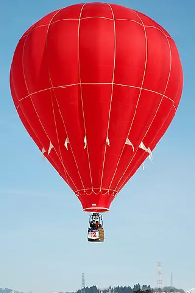 2025 a hot air balloon catches fire mid flight and crashes in pra 06 21