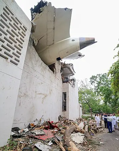2025 air india flight 171 a boeing 787 8 dreamliner crashes sho 06 12